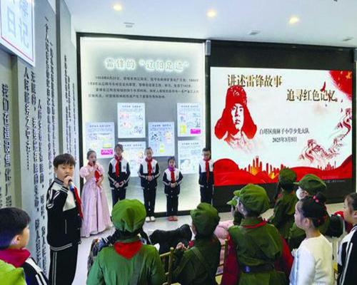 【做雷鋒傳人樹(shù)時(shí)代新風(fēng)】金融窗口變身“紅色課堂”童聲講述雷鋒故事